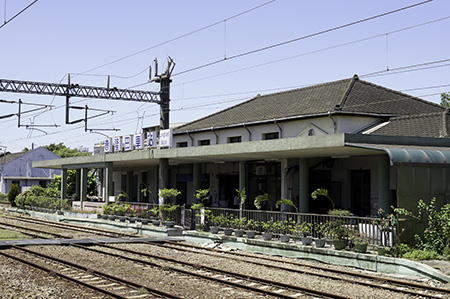 隆田駅舎