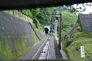 ケーブルカーの車窓から