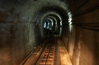 ケーブルカートンネル内