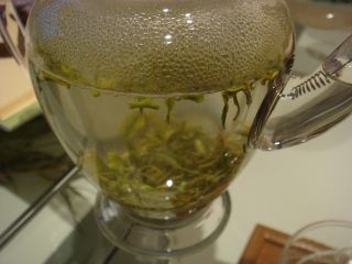 金奨恵明茶葉踊る