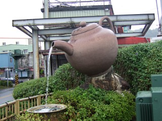 坪林の急須モニュメント