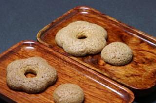 上が河道屋で下がかわみち屋