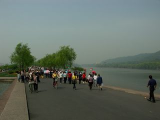 人だらけの白堤