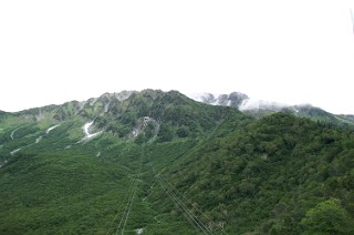 黒部平から大観峰を望む