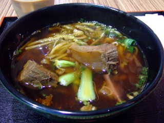 空港の牛肉麺