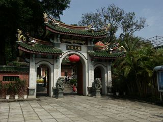 日光岩寺の門