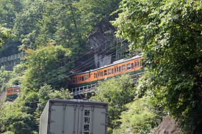 樽沢隧道を通る列車
