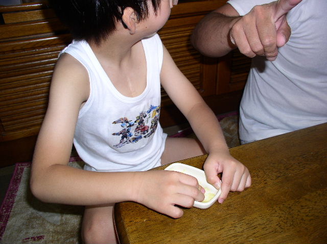 家族で食事　3