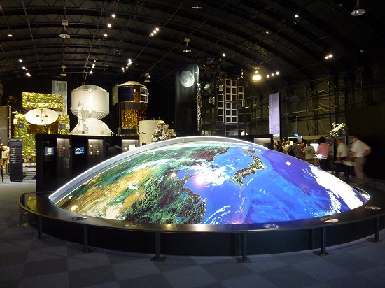 筑波宇宙センター新展示館の内部