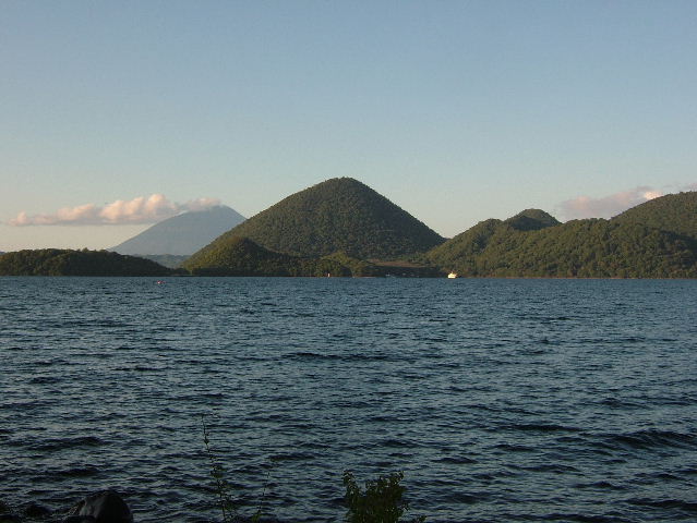 洞爺湖･中島と羊蹄山.JPG