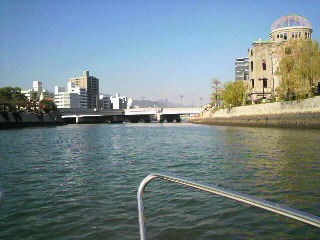 川から見る広島