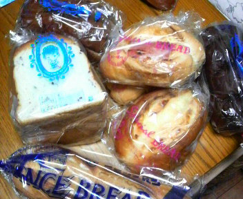 食パンやフランスパンなどの大型パン