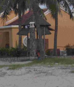 ホイアンビーチ　監視台