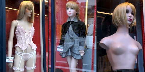 akiba100404i.jpg
