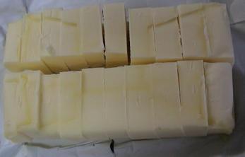 バターを切り分けておく