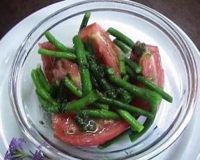 サラダ　バジルソース