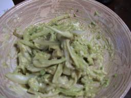 新玉ねぎのアボカド和え