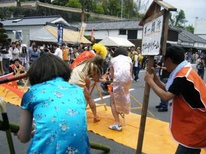 きつきお城まつり　籠かき仮装レース