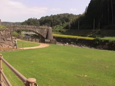 朝地　道の駅　裏