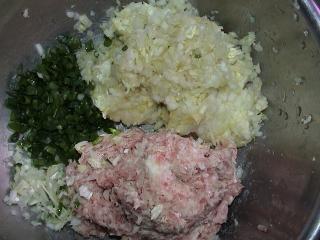 手作りギョーザ