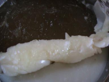 皮付き豚の角煮 (3)油とコラーゲン.jpg