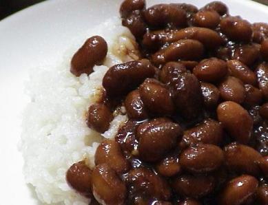 スペアリブの煮汁で大豆を煮てみた.