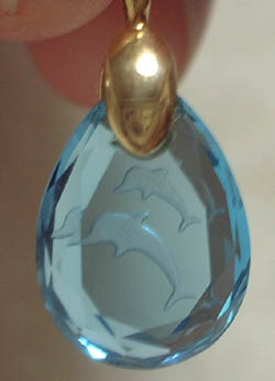 イルカのペンダント(ブルートパーズ)