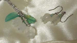 自作スズランのピアスとペンダント