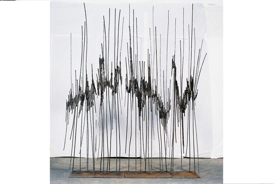 雨　容赦ない何か　　１