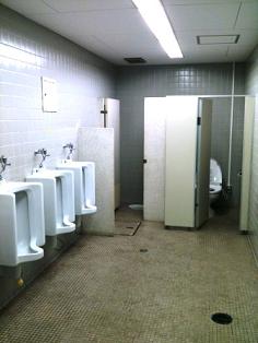 免許センタートイレ
