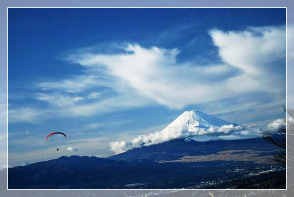 パラグライダーと富士山.jpg