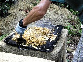 焼きそばも焼く~!