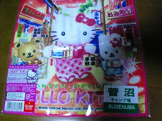 お土産の定番、ご当地キティハンカチ