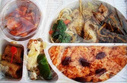 ドミニカ弁当の中身