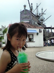 怖かった水上アトラクションの前で・・・1.jpg