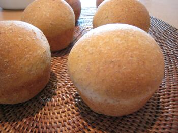 全粒粉まるパン