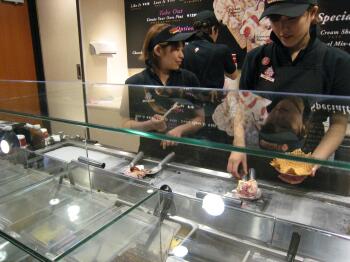 六本木ヒルズコールドストーンアイス店員さん