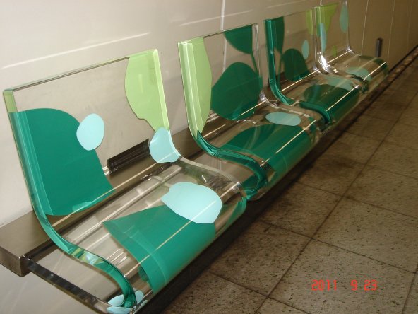 壁のチョコッとイス