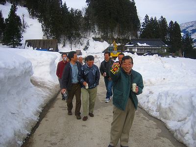 060219雪と缶ビール