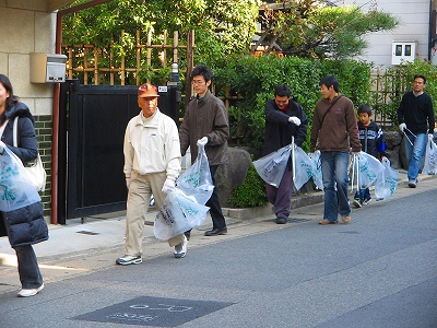 ０７１１空き缶掃除風景１