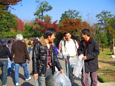 ０７１１空き缶掃除風景２