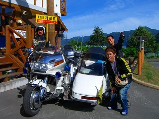 サイドカーつきゴールドウィング