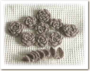 編みバラモチーフ