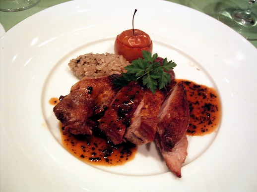 スコットランド産フェザン(ｷｼﾞ)の胸肉のロースト、トリュフ添え 山形産・蔵王乙女の焼きリンゴ、栗の渋皮煮添え