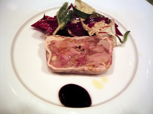 スコットランド産フェザン(ｷｼﾞ)とフォワグラ、ジロー茸のパテ、イベリコ・デ・ベジョータの自家製ベーコン巻き、イタリア産空輸野菜のサラダ添え