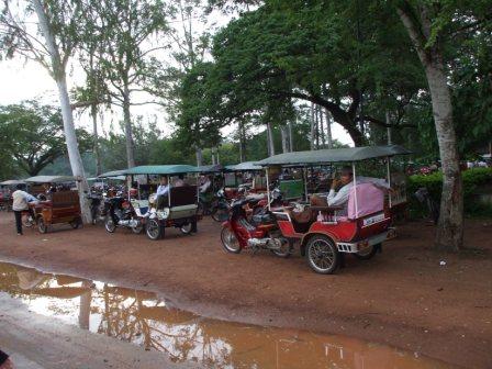 カンボジアのトゥクトゥク