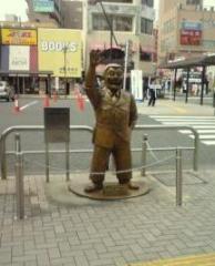 亀有駅前の両さん銅像