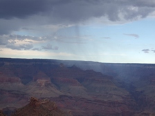 グランドキャニオンの雨の線