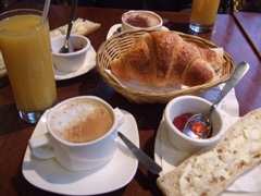 カフェの朝ごはん