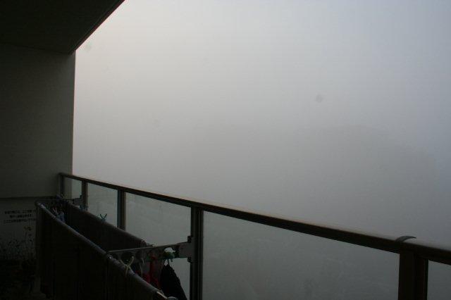 朝7時海の濃霧